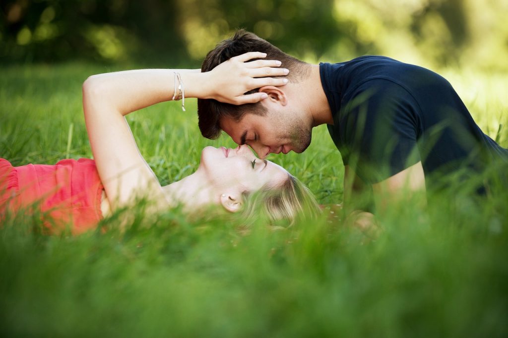 Beso Pareja